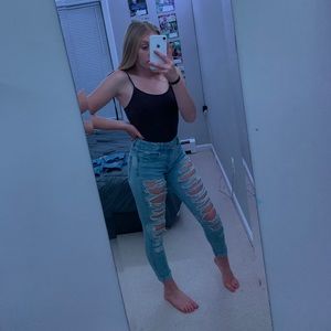 American eagle light wash ripped jeans size 4